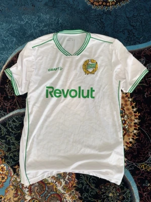 Hammarby matchtröja Craft vit/grön - Helt ny, använt den bara en gång och den passade inte då väljer att sälja den. 