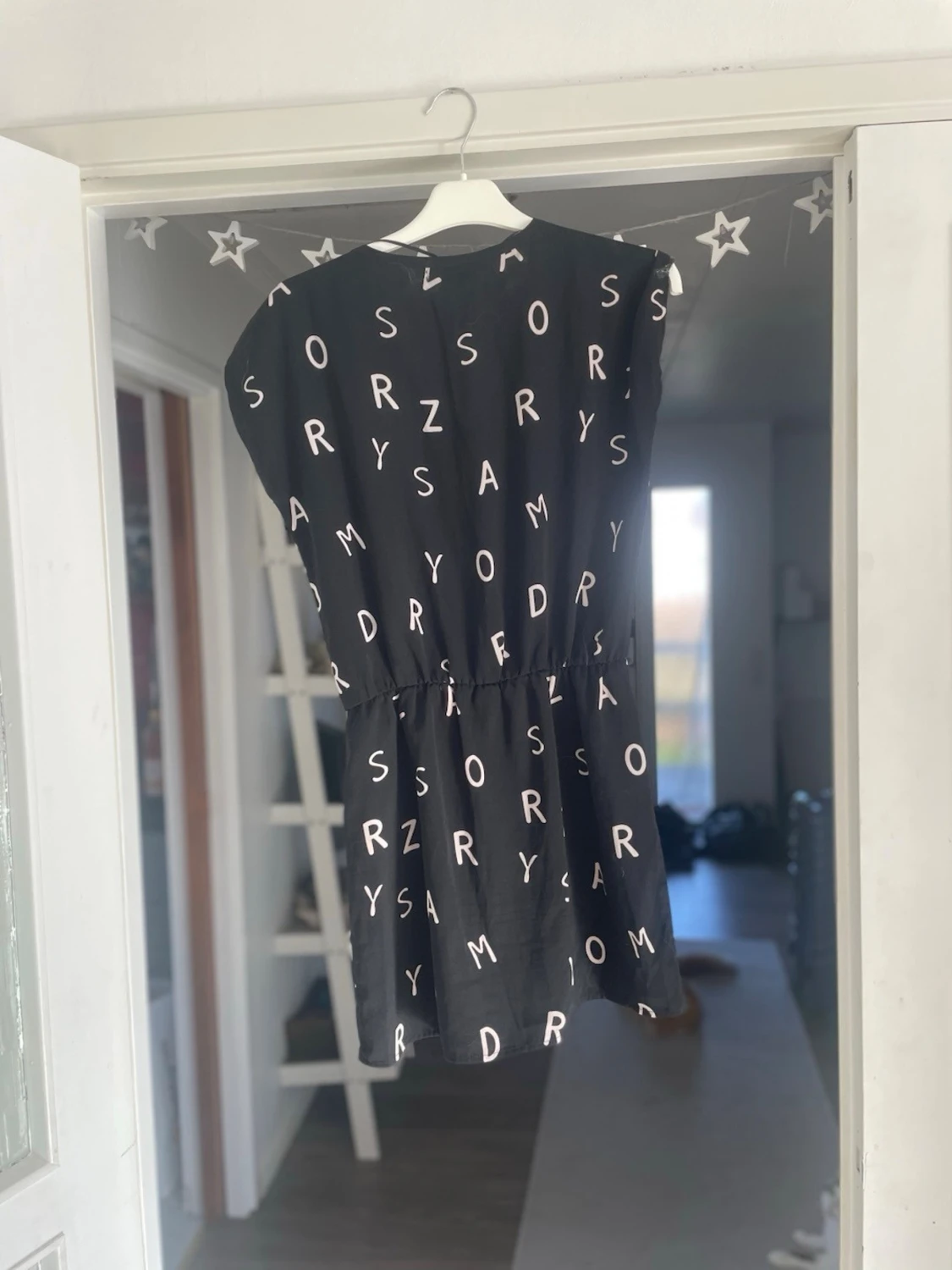 Vacker svart klänning  - 1