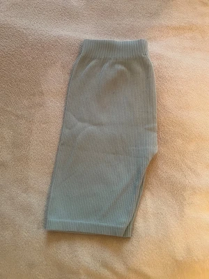 Shorts  - Säljer dessa shorts från Zara i bra skick ( priset kan alltid diskuteras)🩷