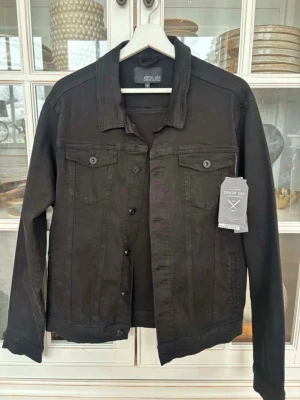 Denim Jacka - Jeansjacka, herr. Helt ny med prislapp kvar. XDjur -och rökfritt hem