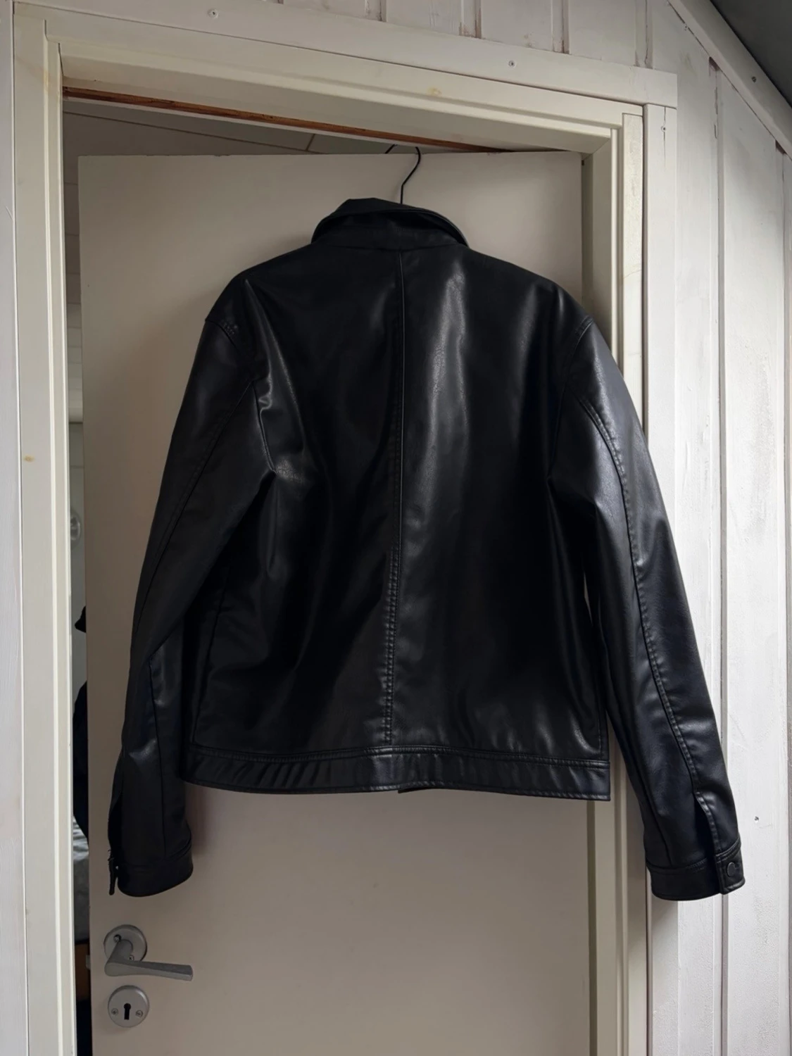 Svart skinnjacka från Pull&Bear - 1