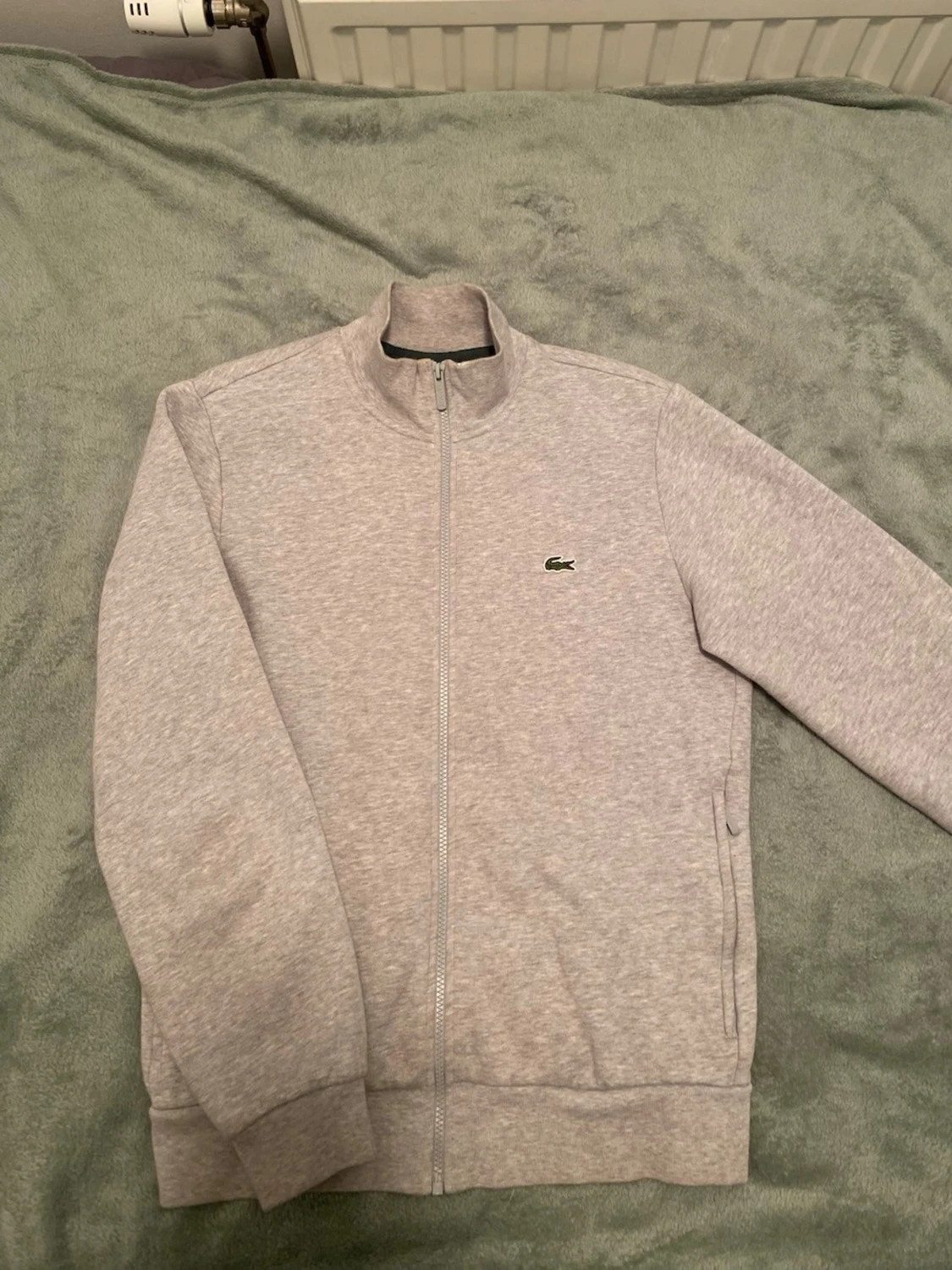 Grå ziptröja från Lacoste - 1