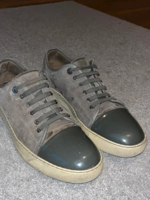 Extremt Schysta lanvins  - Snygga grå sneakers från Lanvin rikitgt niceig passar även 44 färg pris går alltid att diskutera