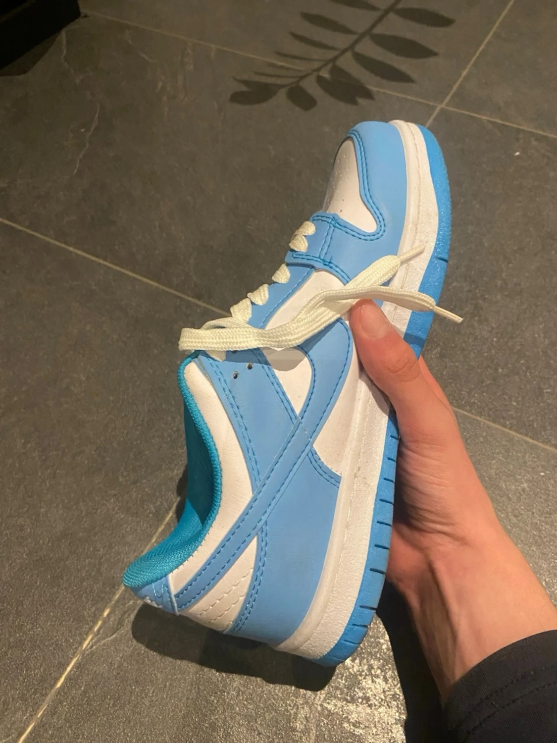 Nike Dunk Low blå och vita sneakers - 2