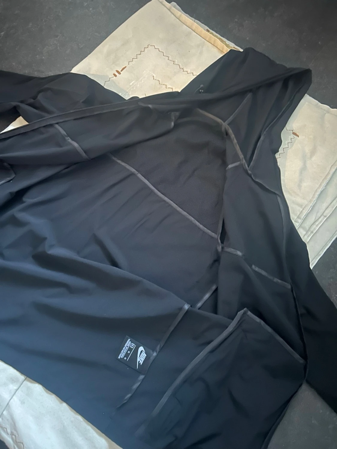 Svart Nike vindjacka med luva - 2