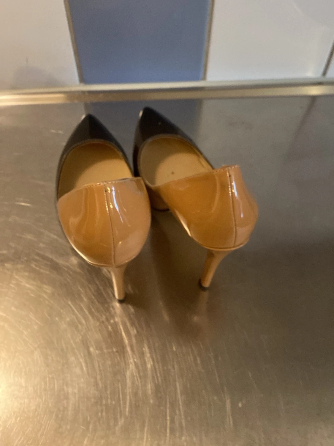 Bruna lackpumps från Losen Andipien - 2