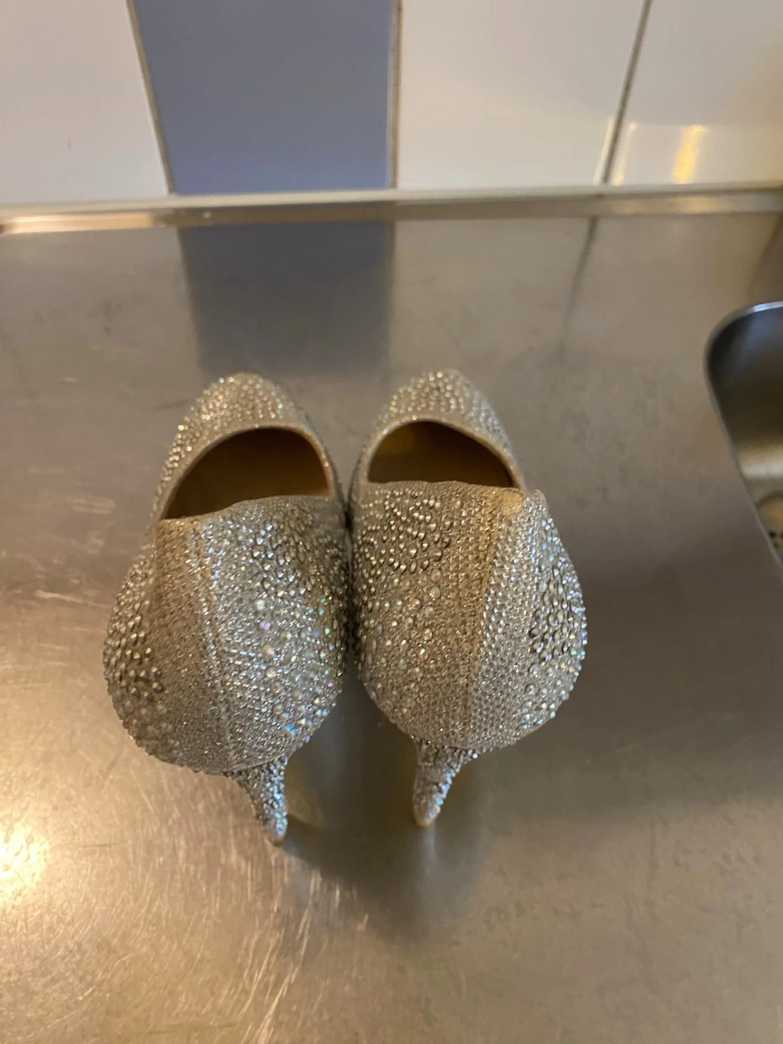 Glittriga pumps från Maripé