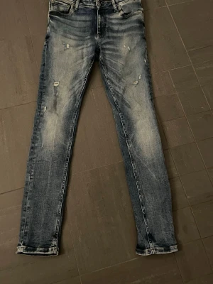 Jack and Jones jeans - Säljer dessa Jack and Jones jeans i storlek 28/30 i sjukt bra skick, skriv vid frågor