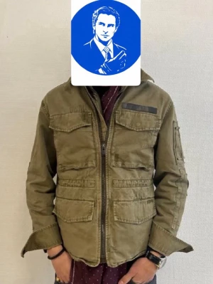 Zadig Voltaire  - Säljer en stilren grön Zadig Voltaire overshirt. Använd ett fåtal gånger, har inga defekter.                     Storlek XS men passar S.                                                🚨NYPRIS 4000 men säljer för 899