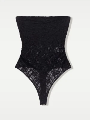 Slutsåld spetsbody  - Snygg svart body i spets från bershka. Använd en gång tidigare!! 