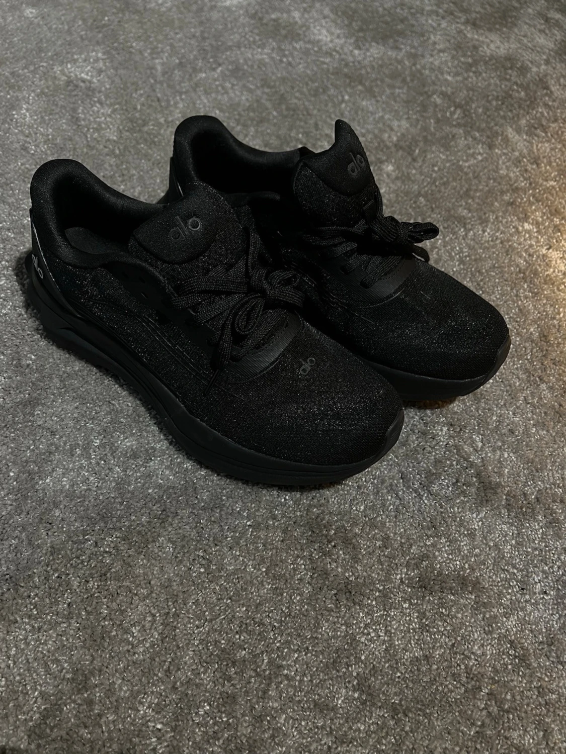 Svarta sneakers från Alo - 1