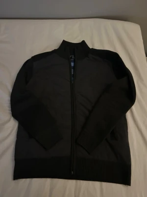 Grå cardigan  - Snygg grå cardigan inför höst 🍂 passar också perfekt när de börjar bli sommar 