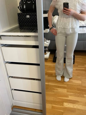 Bootcut jeans - Jättefina unika populära bootcut jeans! Passar 32/34!
