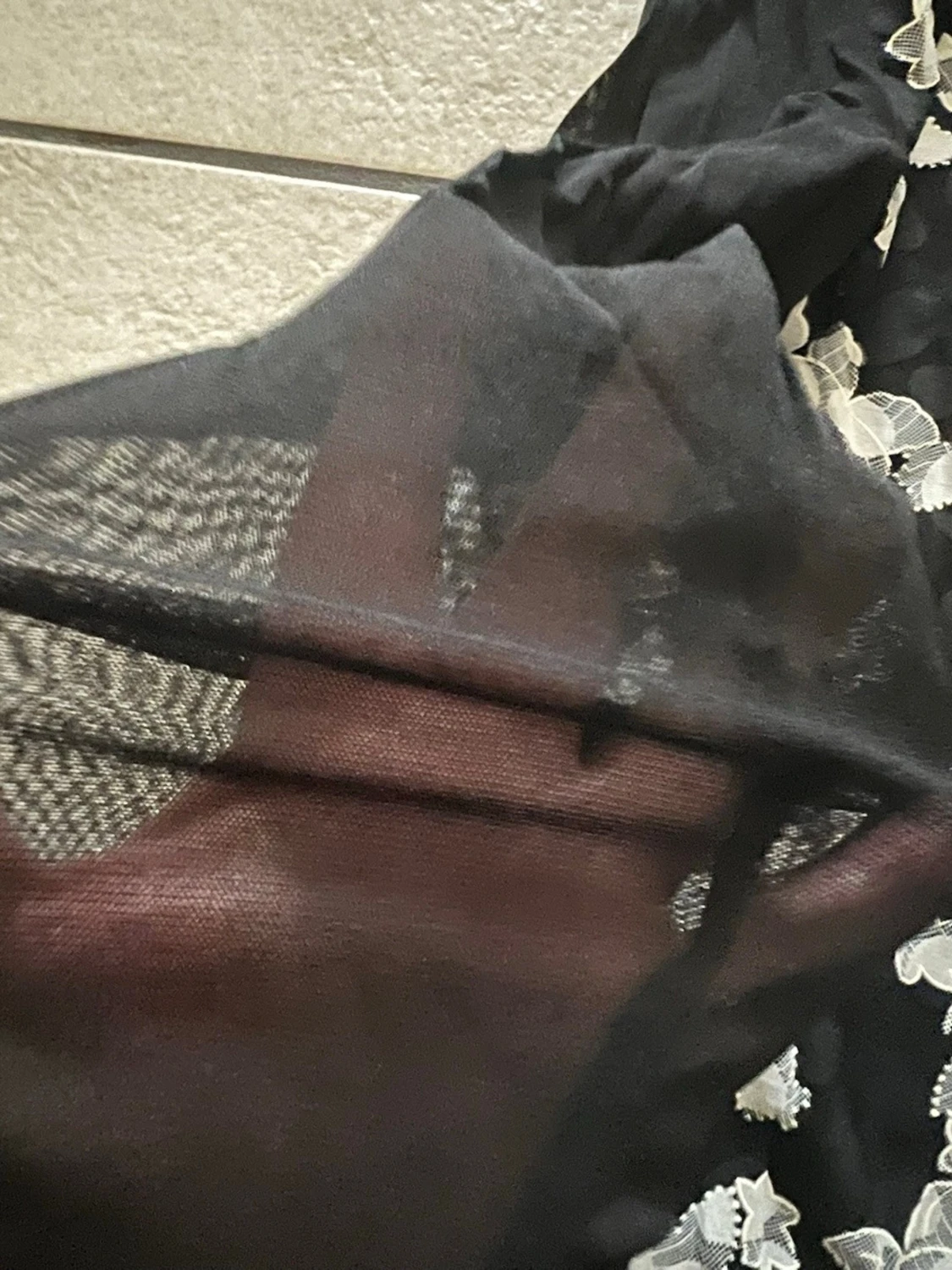 Svart blus med spets och pärlor storlek M - 4