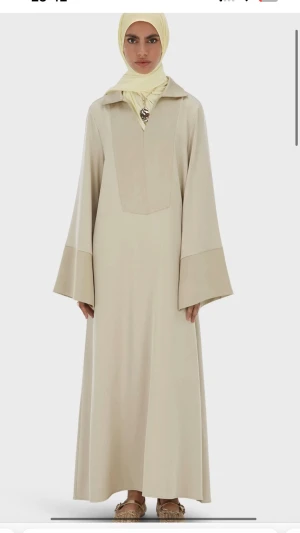 Merrachi kaftan - Två så snygga kaftan klänningar från merrachi båda heeelt oanvända ena har även prislappen på, jag har short versionen passar alla längder upp till 160cm org pris ligger på 1400 jag säljer för 1000 per klänning, färgerna är moss grey och dark rose 