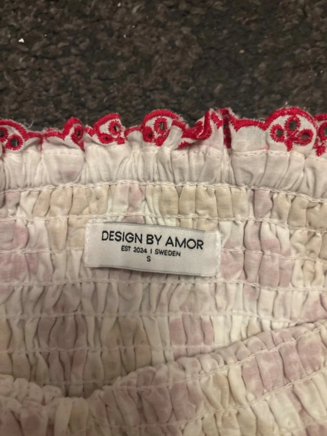 Mönstrad kortklänning med volang - 3