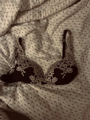 Intimissimi bh💞🌟 - Så fin och populär bh! Från intimissimi, sjukt bekväm och så så snygg❣️den är i fint skick utan några defekter💕