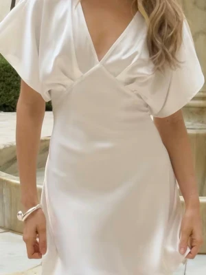 satin mini dress  - slutsåld, prislapp på