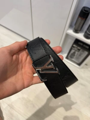 lLv black leather belt - Size 120cm, true to size. Brand new and never worn, very comfortable and great quality.