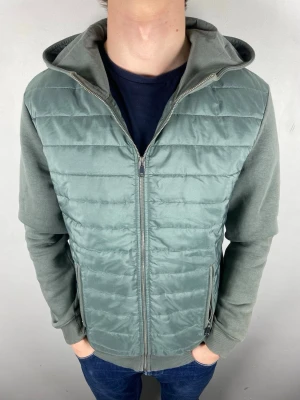 Reiss cardigan  - Size M | Mycket bra skick | Modellen är 184, 74 kg | Hör av dig vid frågor!