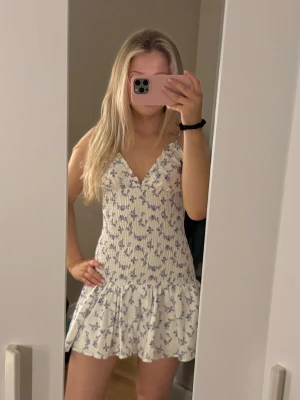 Sommarklänning - Sååå snygg klänning från Zara med prislapp kvar!! Slutsåld🌸🌸🥰