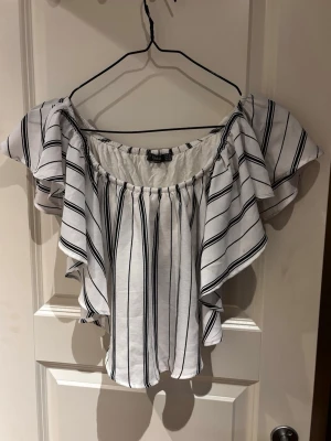 Sommar topp  - Fladdrig sommar topp från Bershka.