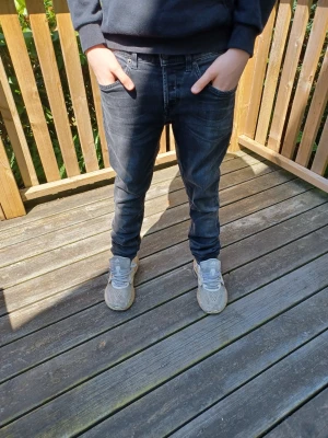 Dondup George jeans  - Dondup Jeans George! Trendigaste jeansen på marknaden. Ny pris= 4000 kr Säljs för= 899kr