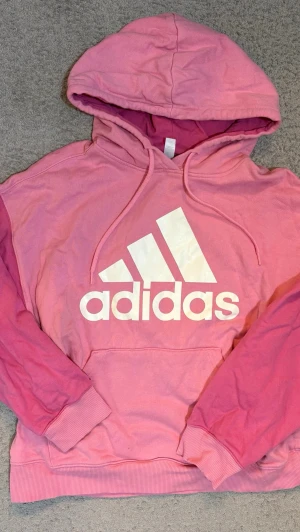 Vintage adidas hoodie rosa S - Vintage hoodie från adidas mycket fint skick på både loggan och hoodien💕💕