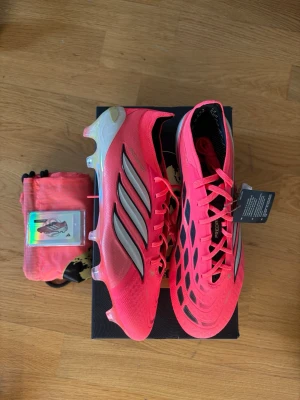ADIDAS PREDATOR ELITE FG ROAD TO GLORY  - Helt nya med box och påse 