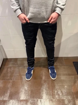 Dondup jeans - Dondup jeans | Riktigt feta och populära jeans | Skick= 9,5/10 | nypris= 4000 kr | vårt pris= 499 kr | Hör av dig vid minsta fundering