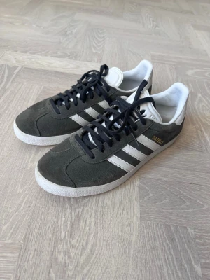 Adidas Gazelle - Säljer mina superfina Adidas Gazelle! Superbra skick, princip som nya, använda 2 gånger, inga defekter på dem🤍