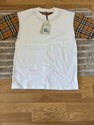 Burberry Tröja  - Helt ny kommer med originalpåse och tag. 