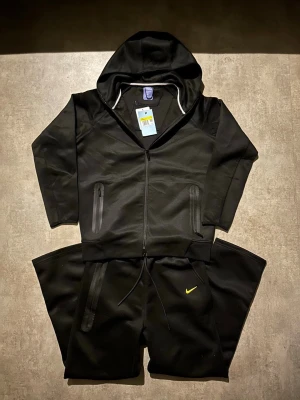 Svart Nike tracksuit  - Ny kondition, storlek S, passar 170-175cm