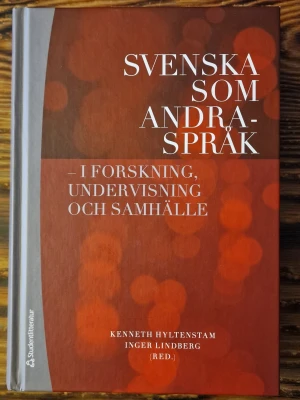 Svenska som andraspråk - i forskning, undervisning och samhälle - Använd men fortfarande i jättefint skick! ISBN: 978-91-44-07065-0