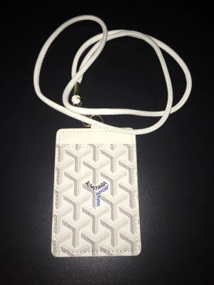 Vitt plånbok  - Helt nytt, fraktar inom 24 timmar! 