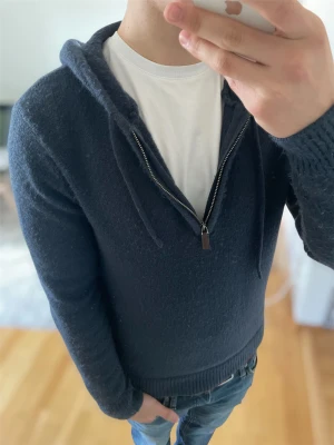 Kashmir liknande hoodie med half zip - Bra skick skriv vid funderingar!