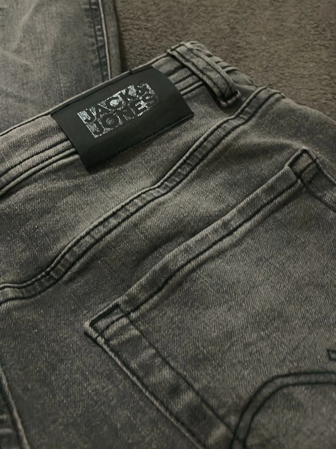 Grå slim fit jeans från Jack & Jones - 2