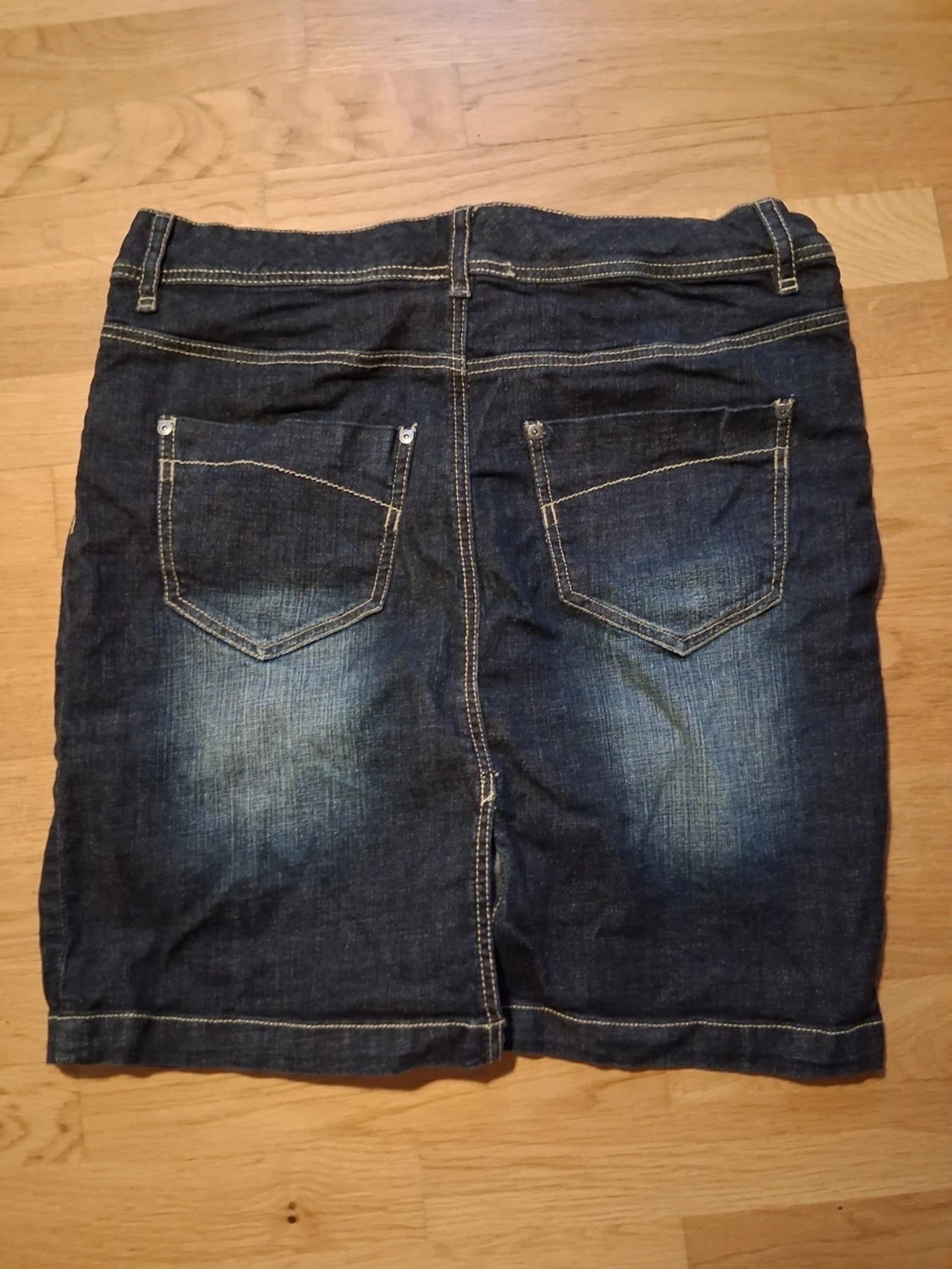 Mörkblå jeanskjol från Lenny Basic - 1