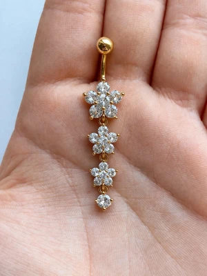 ⚜️NY Oanvänd navelpiercing i 316L Kirurgiskt Stål⚜️ - 🔥 ERBJUDANDE: Få 30% rabatt när du köper 2 valfria piercingar! 🔥  Passa på att fynda och uppdatera din smyckessamling 💖 Skicka ett meddelande vid intresse eller frågor!