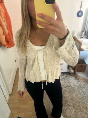 Virkad kofta - Söt, knappt använd, köpt utomlands på marknad så inget märke