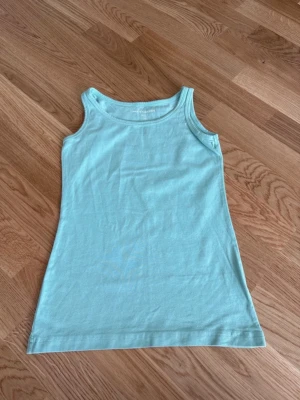 Linne 128 - Linne från Kappahl i storlek 128.  Mycket fint skick, ej använd.