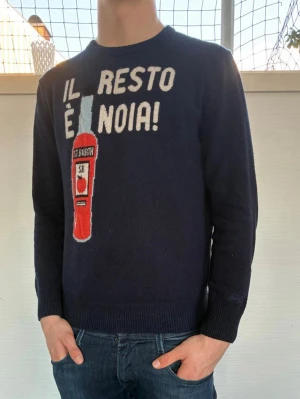MC2 saint barth tröja  - Sällsynt MC2 saint barth tröja med texten ”IL RESTO É NOIA! och den är av material kashmir| storlek:L| pris: 1699kr| skick: 9,8/10| hör av dig vid minsta lilla fundering eller fråga| 