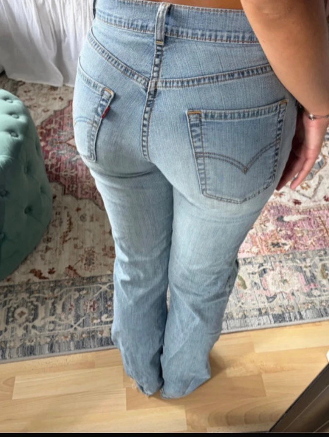 Ljusblå bootcut jeans med hål - 2