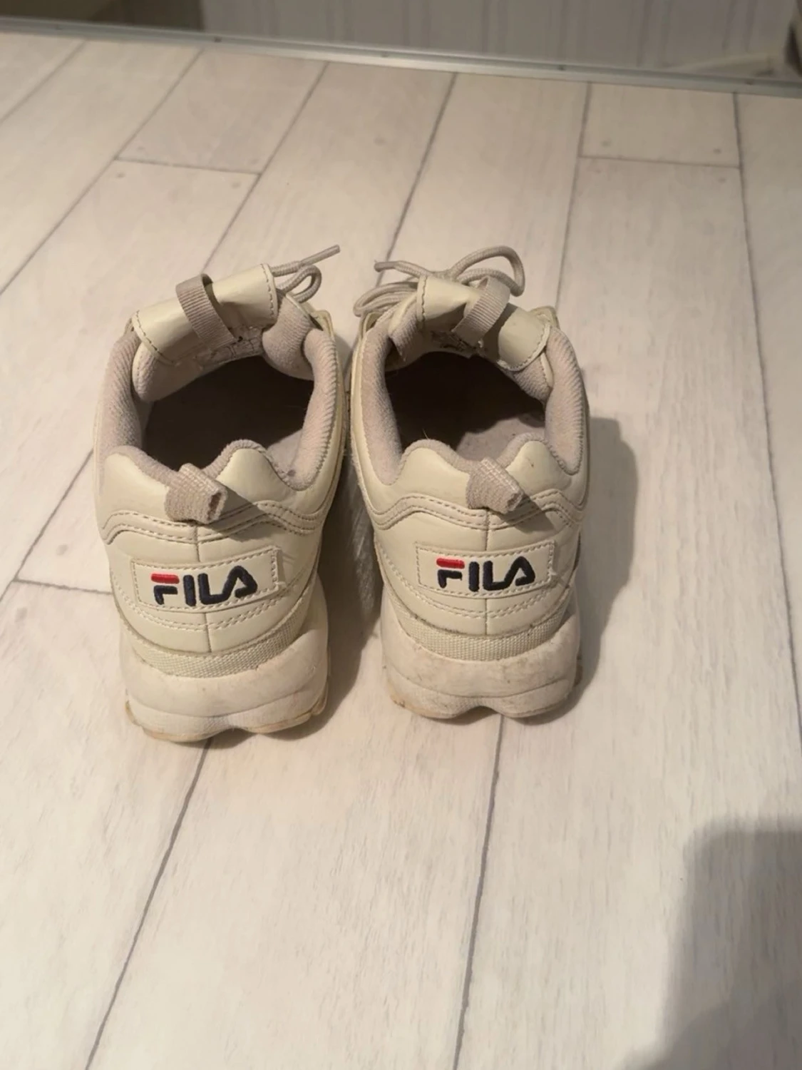 Beige chunky sneakers från Fila - 1