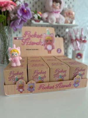 Popmart Molly figur  - 20kr/st Molly kopia blind box obs! Helt nya så man får en random🫶🏻köp endast om du är okej med det
