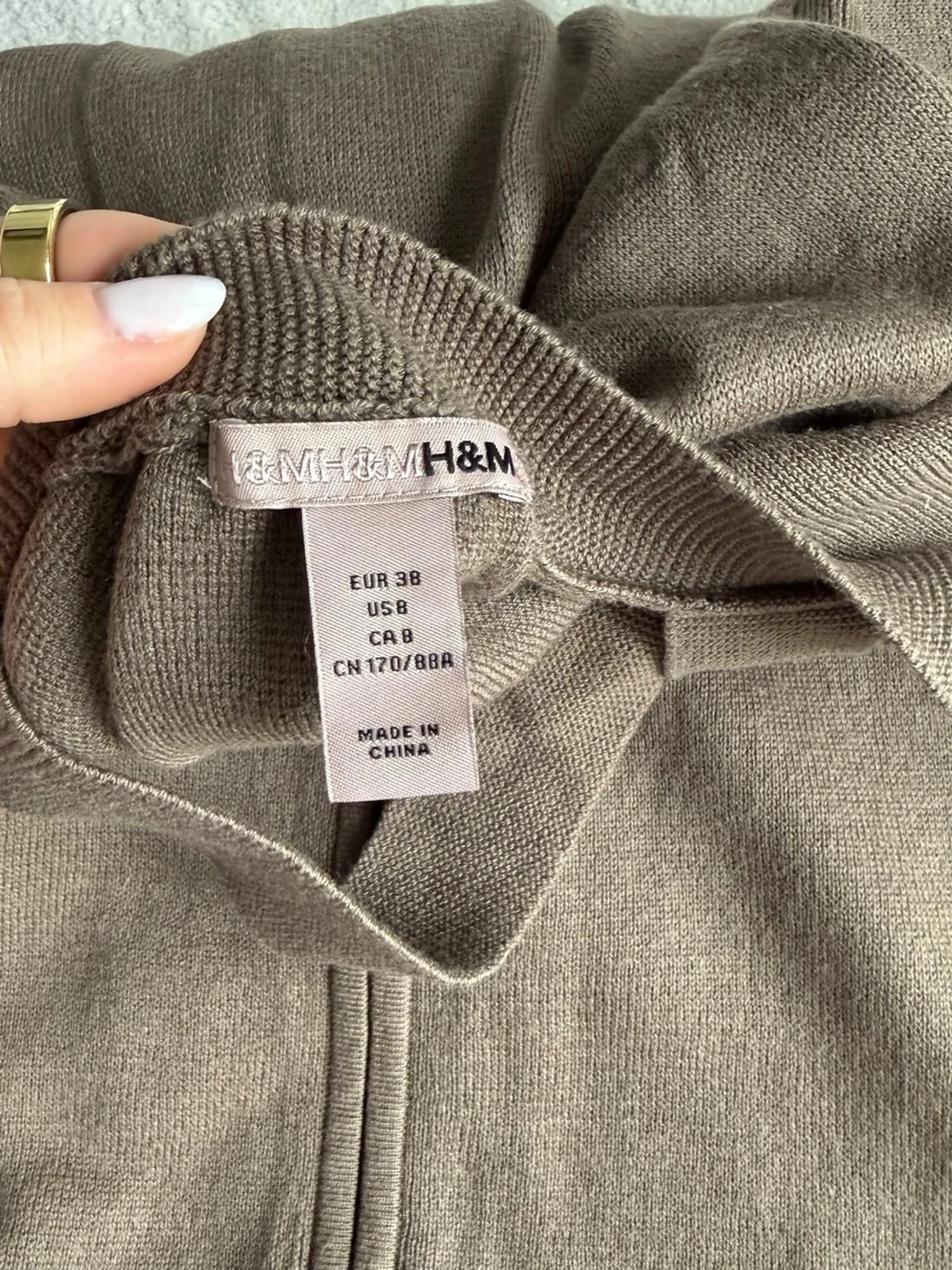 Khaki stickad klänning med knyt - 2