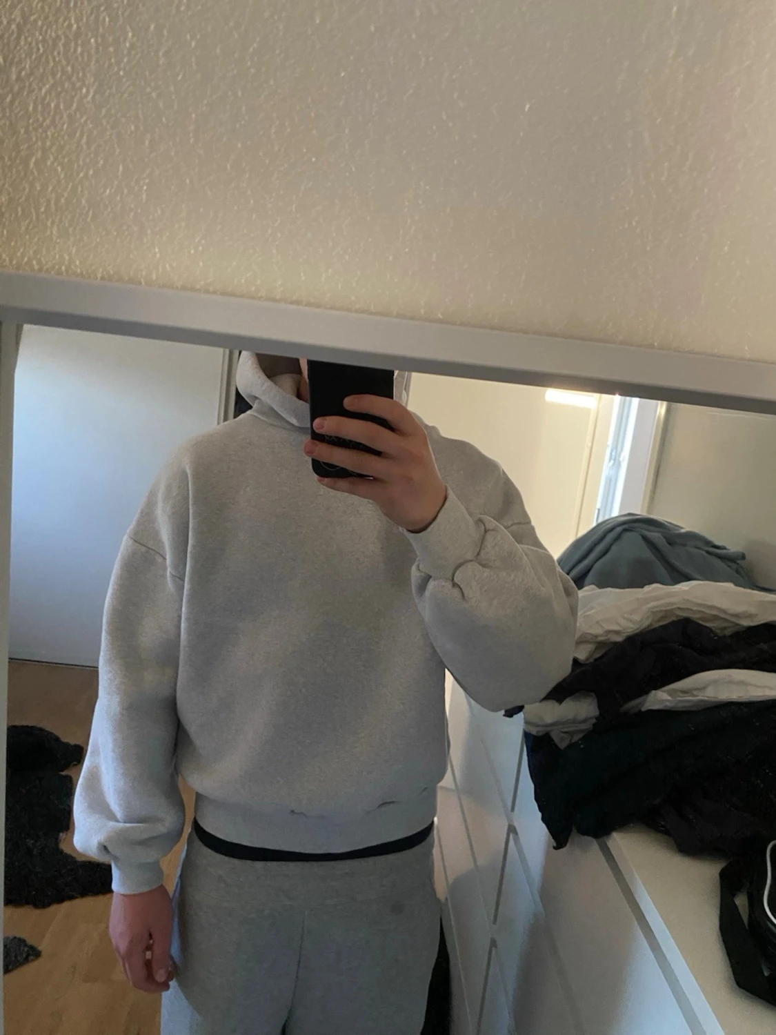 Ljusgrå hoodie från Velour Garments - 4