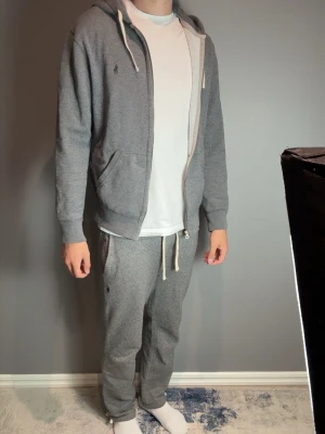 Ralph Lauren Tracksuit - Fint skick. Han på bild är 185cm, 77kg!