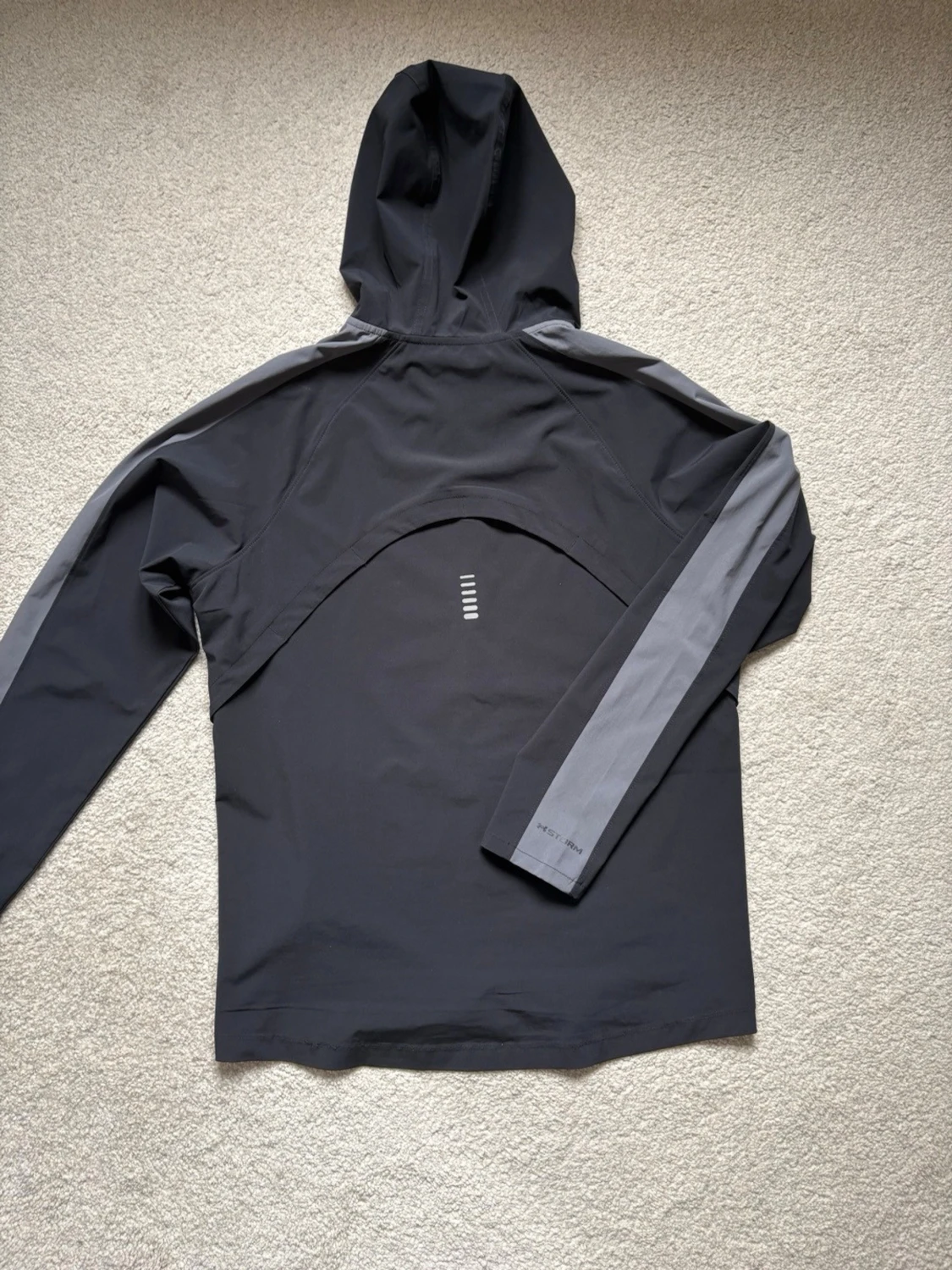 Svart vindjacka från Under Armour - 1
