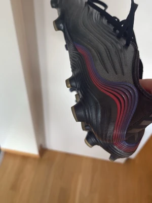 Adidas Copa fotbollskor  - Snygga fotbollskor som är sällsynta! Säljer till ett extremt bra pris! Storlek 43,1/3. Skriv vid funderingar !